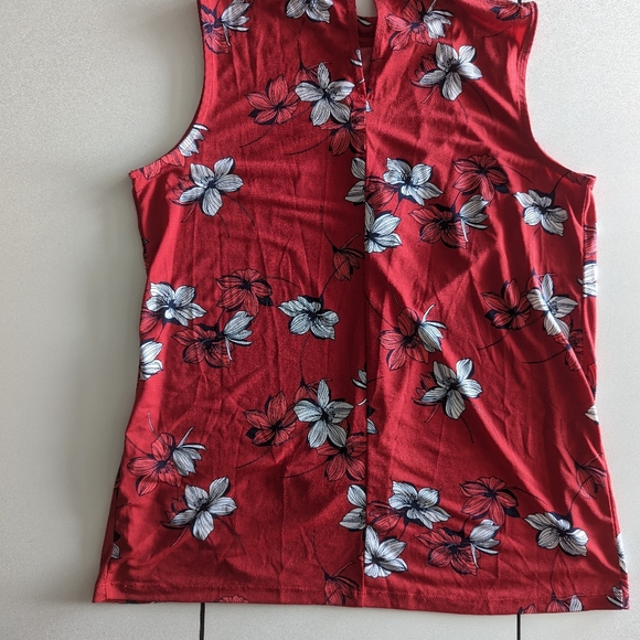 Banana Republic Silky Floral Tank Top - Picture 2 of 4